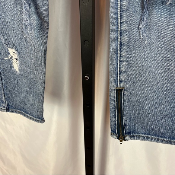 Kendall & Kylie Heavily Distressed Light Wash Zip Ankle Jeans, size 24 - Picture 4 of 6
